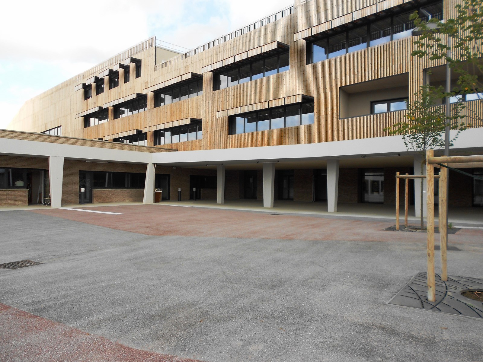 COLLEGE SIMONE DE BEAUVOIR  MANING